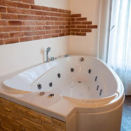 Tenuta La Rotta - & Pool 4* Rávena